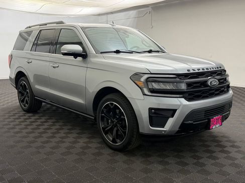 Used 2024 Ford Expedition Limited image 7