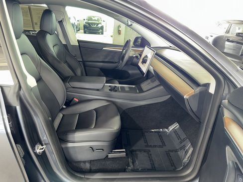 Used 2023 Tesla Model Y Performance image 10