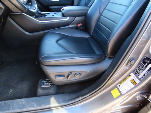 Used 2023 Toyota Highlander XLE image 39