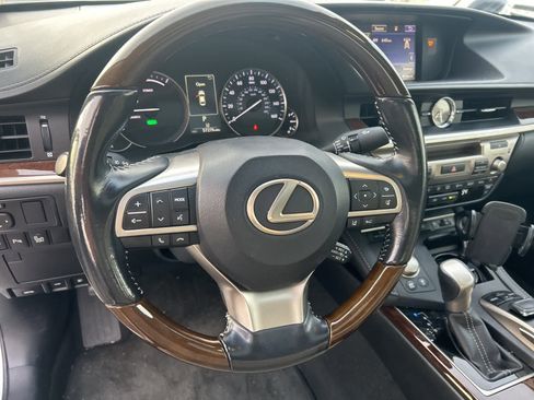 Used 2016 Lexus ES 300h image 29