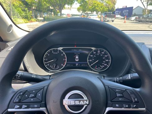 Used 2025 Nissan Sentra SV FWD image 25