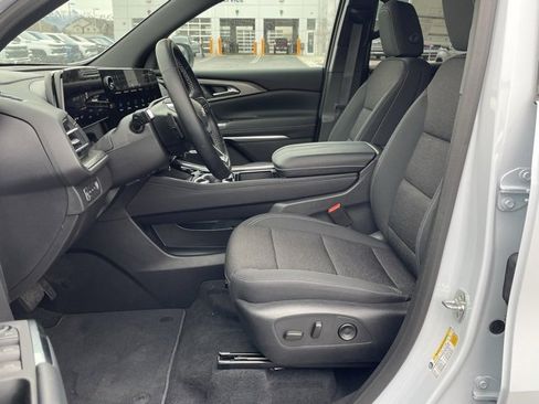 New 2026 Chevrolet Traverse LT w/ Driver Confidence Package image 3