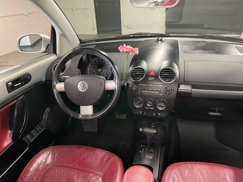 Used 2009 Volkswagen Beetle Blush FWD image 21