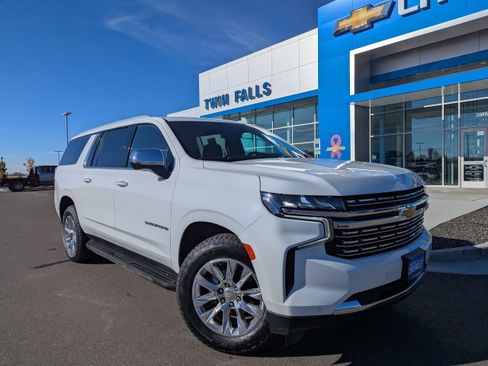 Used 2023 Chevrolet Suburban Premier image 1