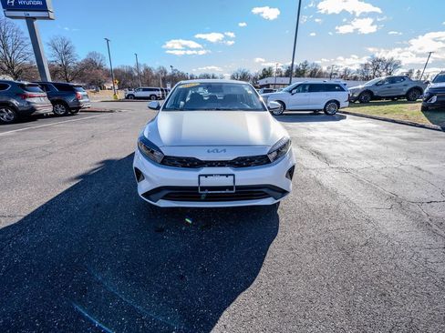 Used 2023 Kia Forte LXS image 2