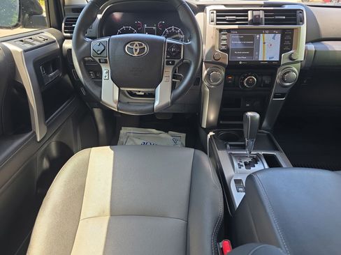 Used 2022 Toyota 4Runner SR5 Premium w/ Moonroof Package RWD image 15
