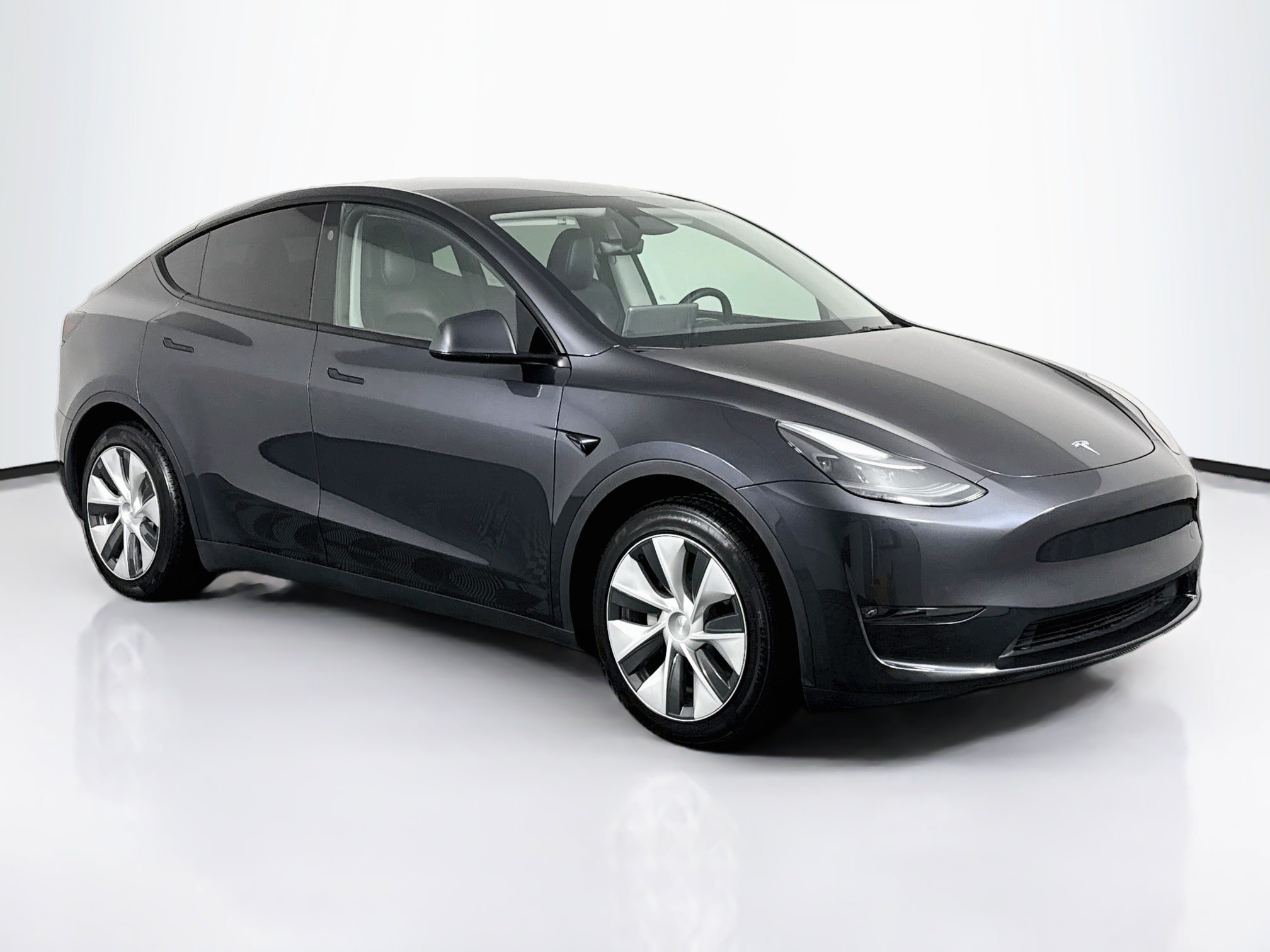 Used 2024 Tesla Model Y Long Range AWD/4WD image 2