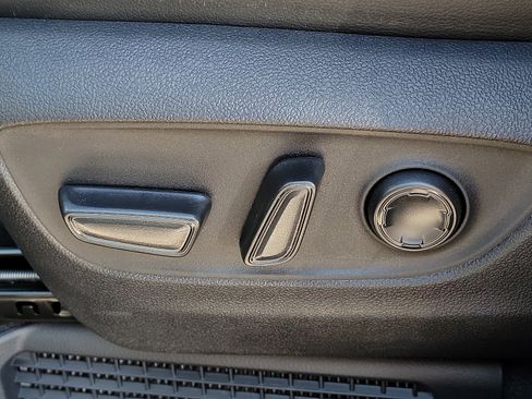 New 2025 Toyota Sienna Platinum image 13