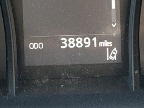 Used 2020 Toyota Camry LE FWD image 28