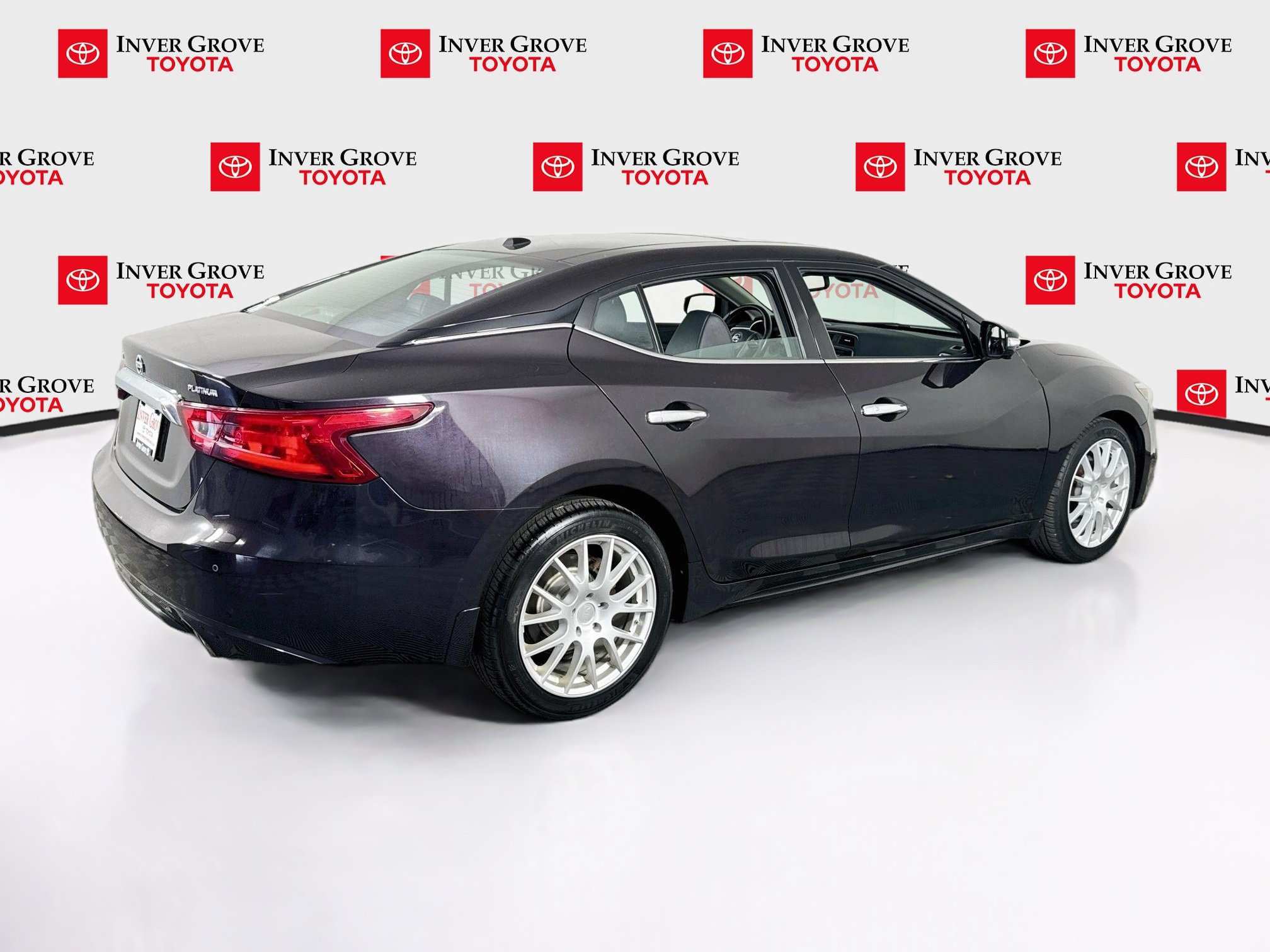 Used 2016 Nissan Maxima Platinum w/ Interior Lighting Package FWD image 4