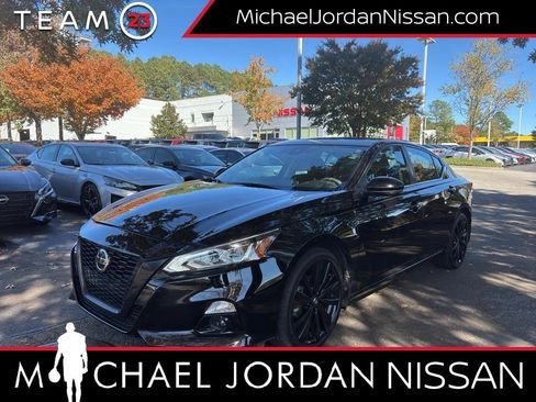 Certified 2022 Nissan Altima 2.5 SR w/ Midnight Edition Package image 1