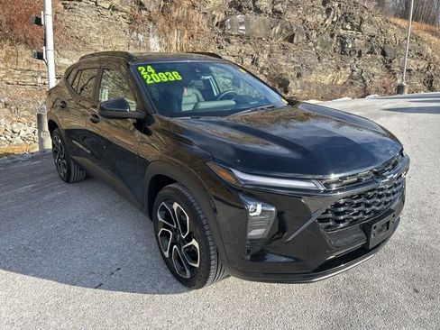 Certified 2024 Chevrolet Trax RS w/ Driver Confidence Package image 3