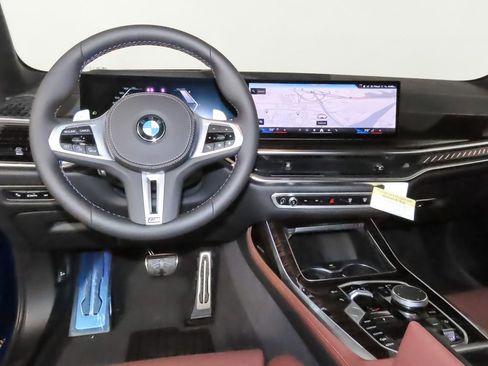 Used 2025 BMW X7 M60i AWD/4WD image 17