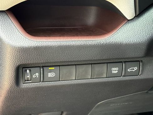 Used 2025 Toyota RAV4 Limited image 24