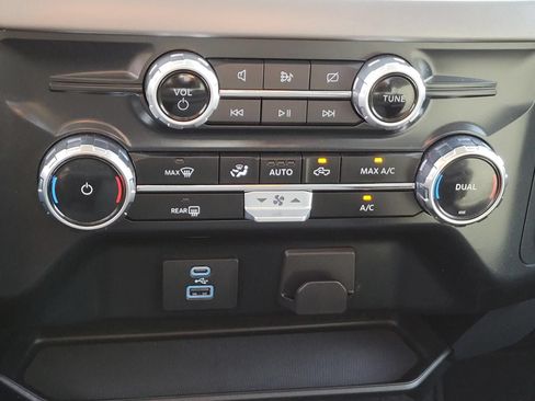 Used 2024 Ford F150 XLT AWD/4WD image 22