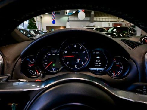 Used 2016 Porsche Cayenne image 31