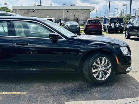 Used 2021 Chrysler 300 Touring L AWD/4WD image 3