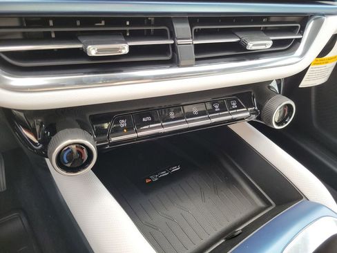 New 2026 Chevrolet Equinox EV LT image 11