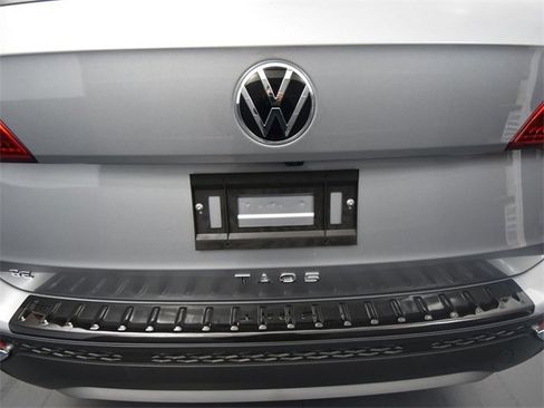 New 2024 Volkswagen Taos SE image 2
