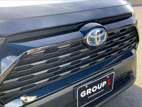 Used 2024 Toyota RAV4 XLE Premium image 58