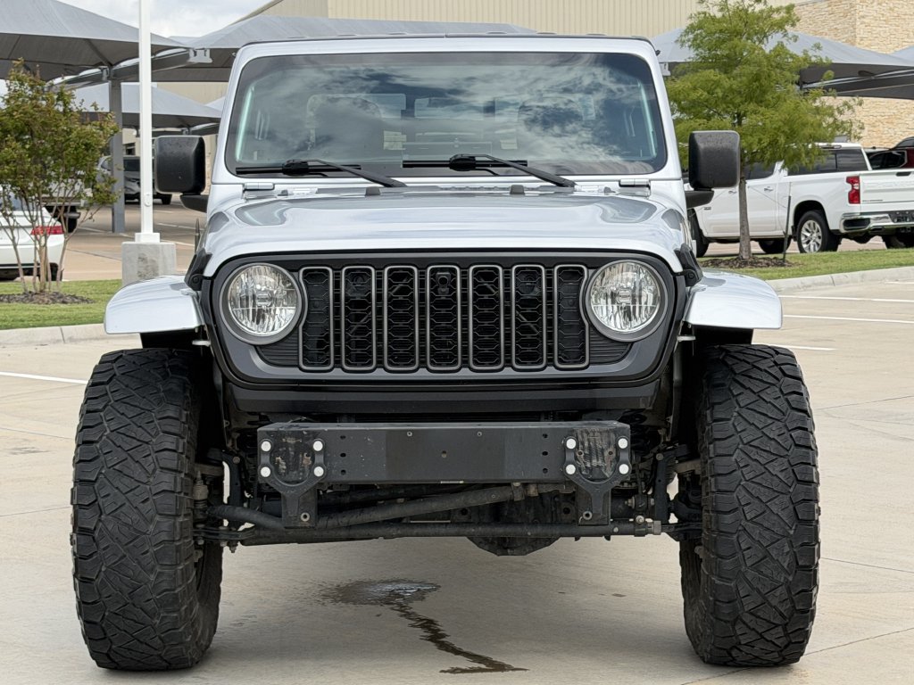 Used 2023 Jeep Gladiator Sport AWD/4WD image 7