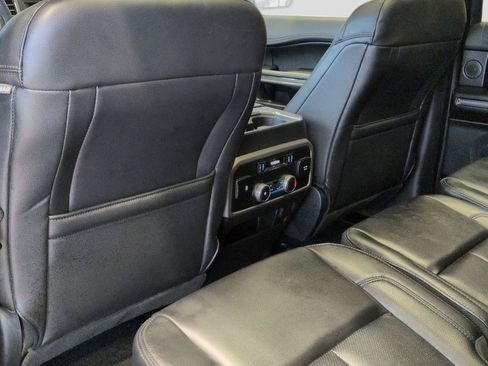 Used 2019 Ford Expedition XLT w/ Equipment Group 202A AWD/4WD image 22