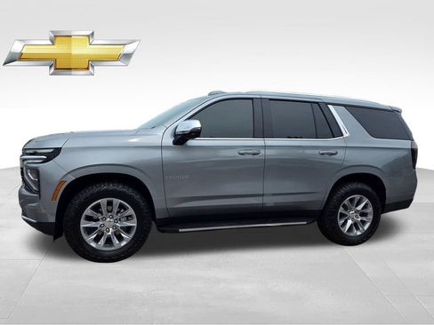 Used 2025 Chevrolet Tahoe Premier RWD image 3