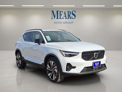 New 2026 Volvo XC40 B5 Ultra w/ Protection Package Premier image 7