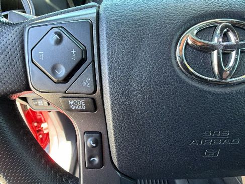 Certified 2018 Toyota Tacoma TRD Off-Road w/ Technology Package AWD/4WD image 19