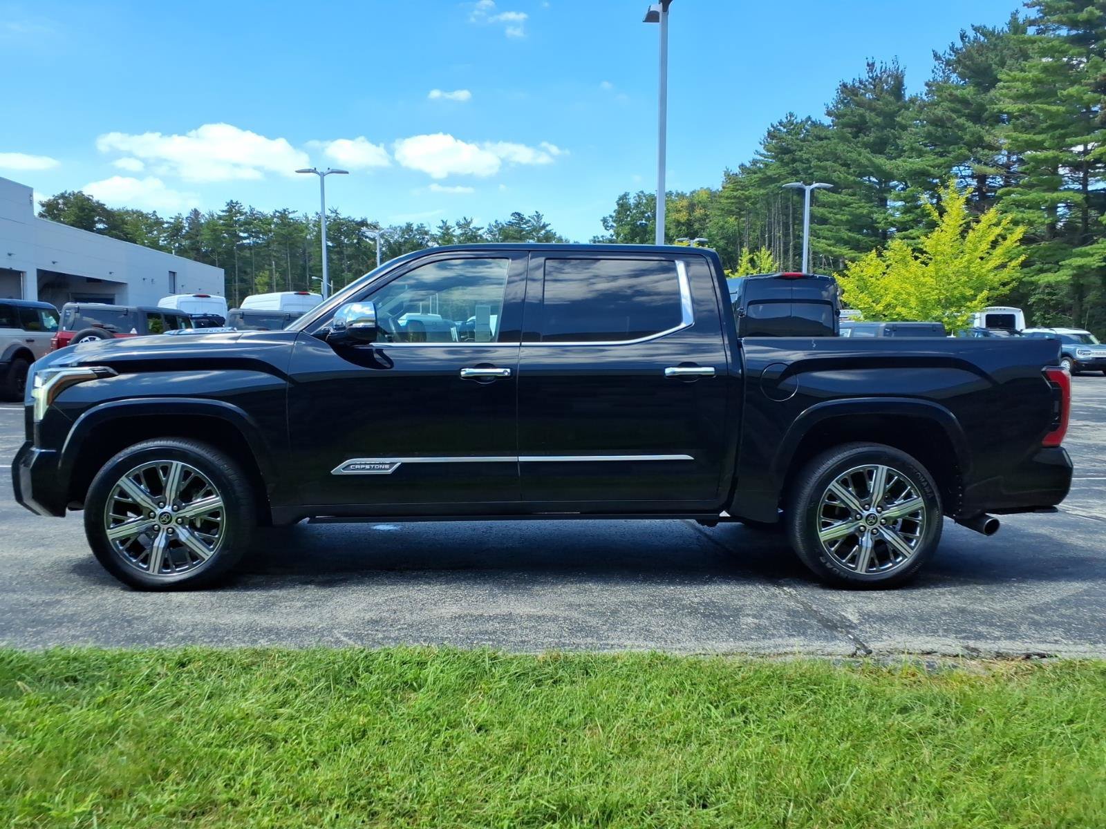 Used 2022 Toyota Tundra Capstone AWD/4WD image 6