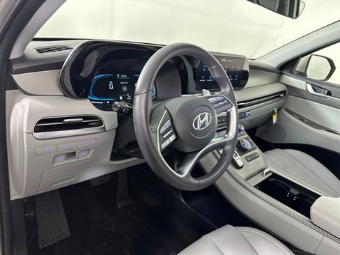 Certified 2025 Hyundai Palisade SEL image 30