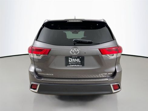 Used 2019 Toyota Highlander Limited Platinum AWD/4WD image 12