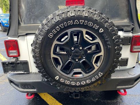 Used 2016 Jeep Wrangler Unlimited Rubicon AWD/4WD image 30