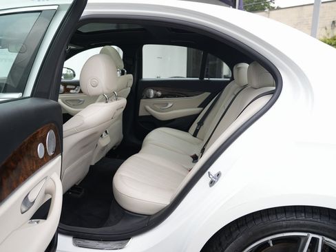 Used 2019 Mercedes-Benz E 300 4MATIC image 19