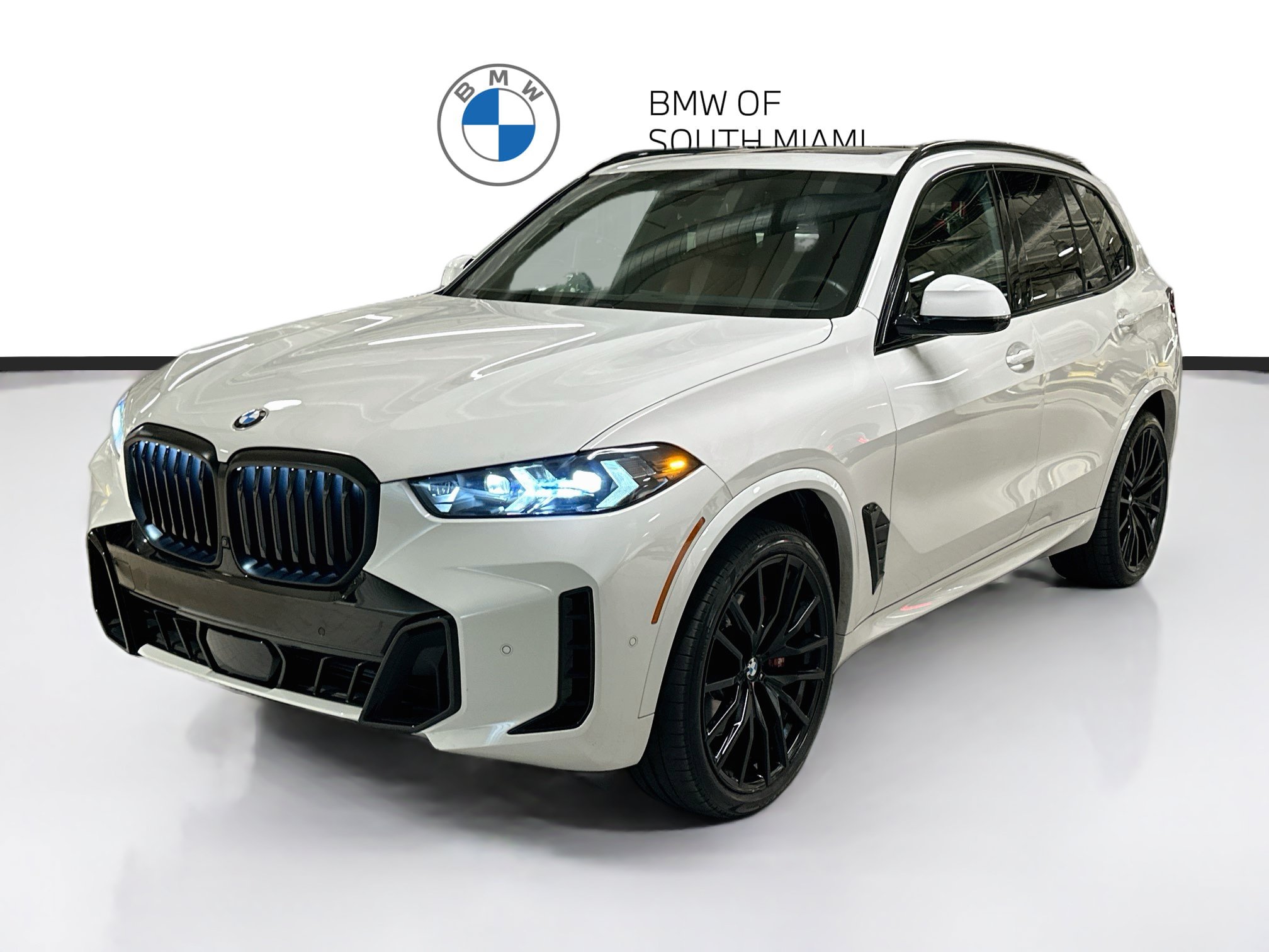 Used 2024 BMW X5 xDrive40i w/ M Sport Package AWD/4WD image 3
