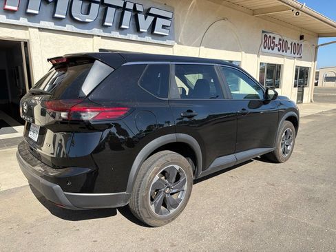Used 2024 Nissan Rogue SV FWD image 2