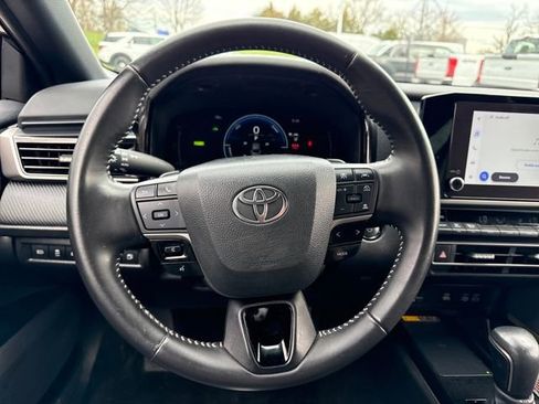 Used 2025 Toyota Camry SE image 19