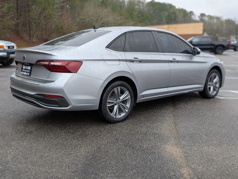 Used 2024 Volkswagen Jetta SE image 9