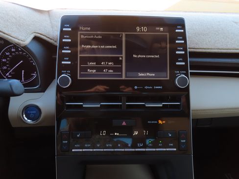 Used 2021 Toyota Avalon XLE image 24