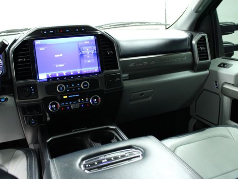 Used 2022 Ford F450 Limited w/ FX4 Off-Road Package image 19