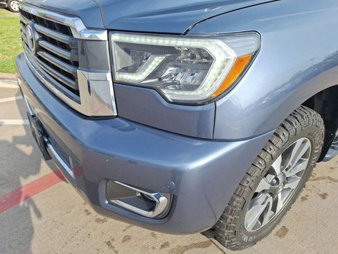 Used 2018 Toyota Sequoia Limited w/ Safety & Convenience Package image 10