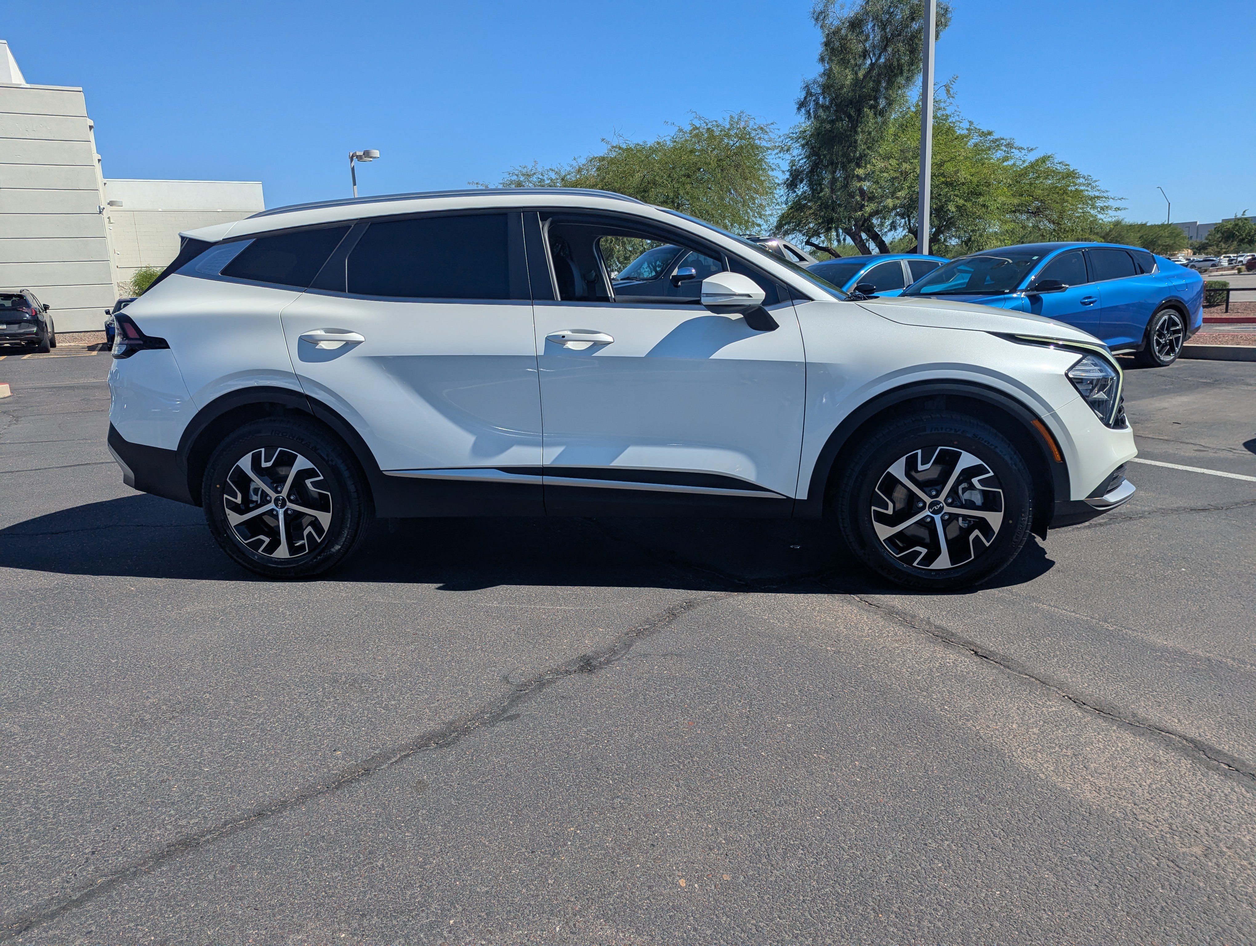 Certified 2023 Kia Sportage EX AWD/4WD image 6