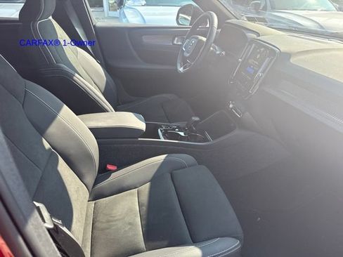 Used 2025 Volvo XC40 B5 Plus w/ Climate Package AWD/4WD image 3