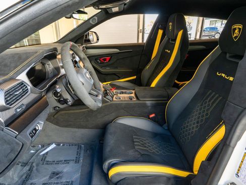 Used 2024 Lamborghini Urus Performante AWD/4WD image 14