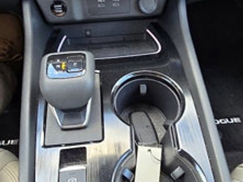 Used 2024 Nissan Rogue SL image 18