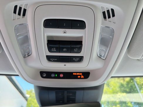 Used 2024 Buick Envision Avenir AWD/4WD image 85
