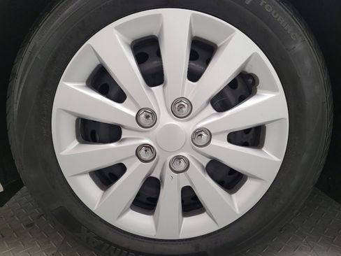 Used 2024 Nissan Sentra S image 31