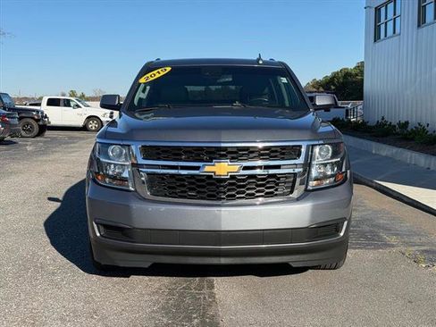 Used 2019 Chevrolet Suburban LT image 8