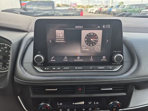 Used 2023 Nissan Rogue SV image 32