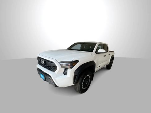 Used 2025 Toyota Tacoma TRD Off-Road AWD/4WD image 4